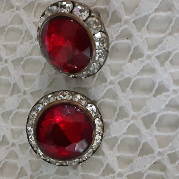 Ruby Red Vintage Rhinestone Earrings Clip On - Picture 6 of 6